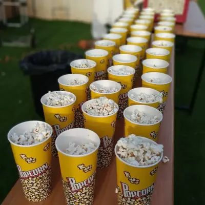 כוסות פופקורן בגודל 630 מל 50 יחידות לאירועים